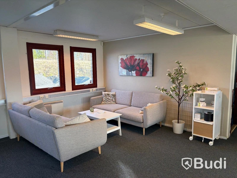 Bodetablering med 5 bodar, 135 m2, med kök, kontor, toalett och luftvärmepump/AC