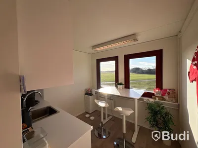 Bodetablering med 5 bodar, 135 m2, med kök, kontor, toalett och luftvärmepump/AC