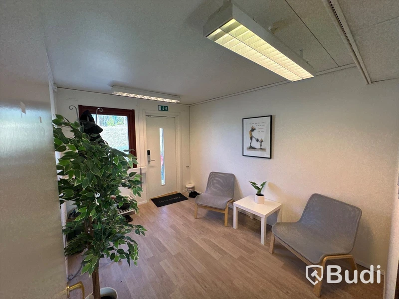 Bodetablering med 5 bodar, 135 m2, med kök, kontor, toalett och luftvärmepump/AC