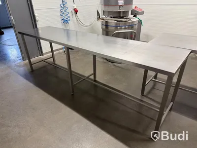 2 st rostfria bänkar.
