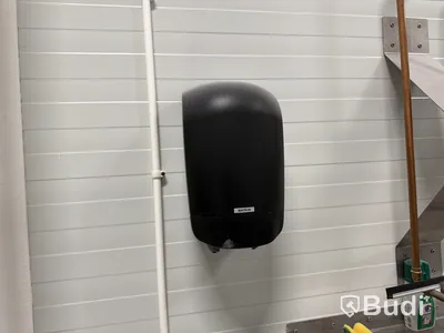 Diskbänk med blandare.