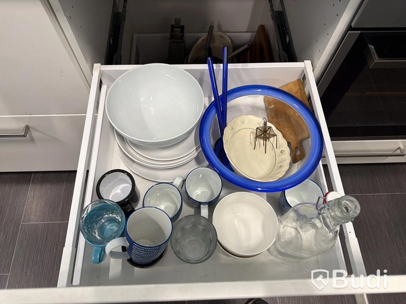Köksskåp, blandare, ugn m.m.