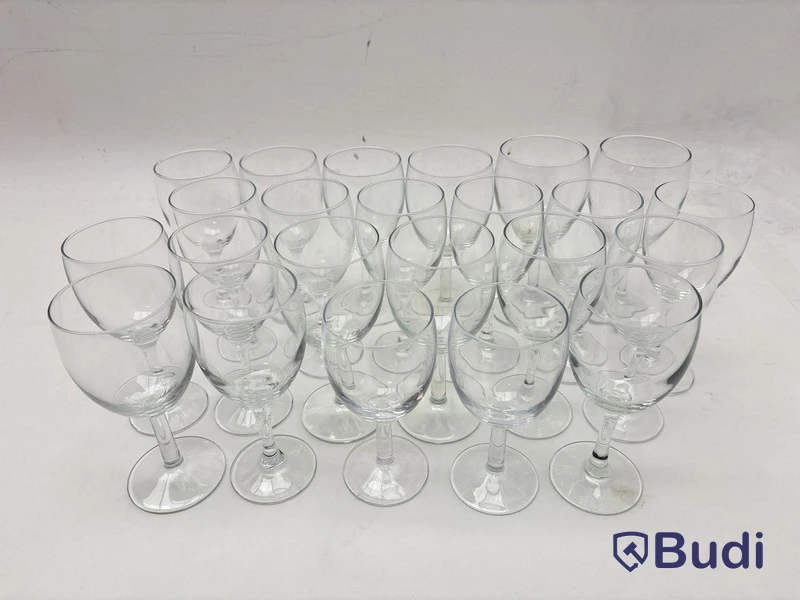 Parti med glas, olika modeller och storlekar