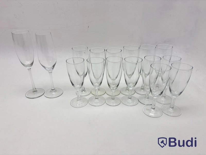 Parti med glas, olika modeller och storlekar