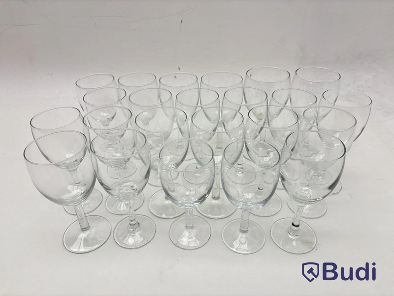 Parti med glas, olika modeller och storlekar