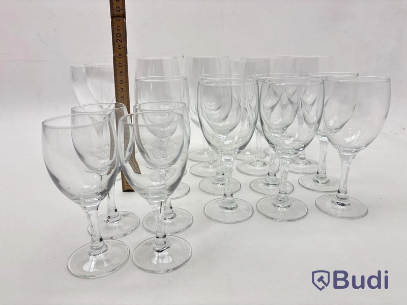 Parti med glas, olika modeller och storlekar