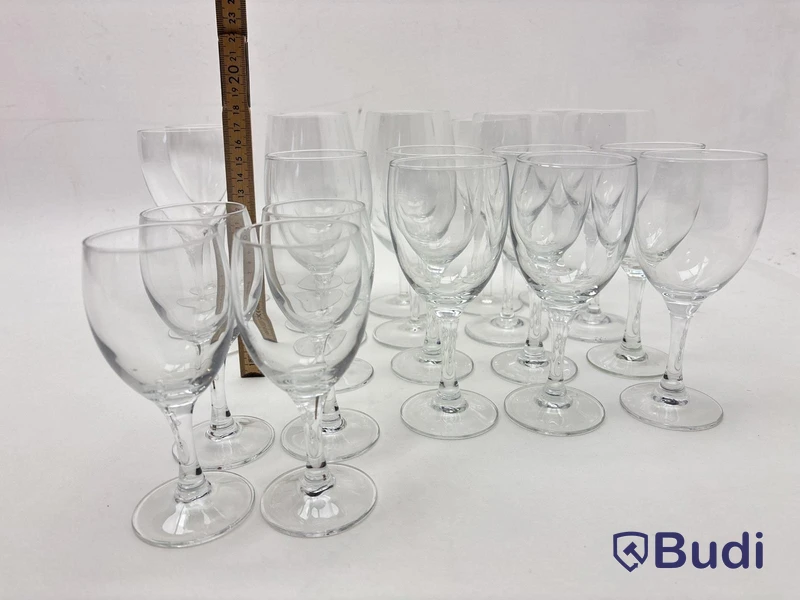 Parti med glas, olika modeller och storlekar