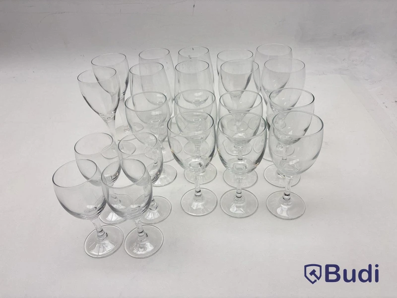 Parti med glas, olika modeller och storlekar