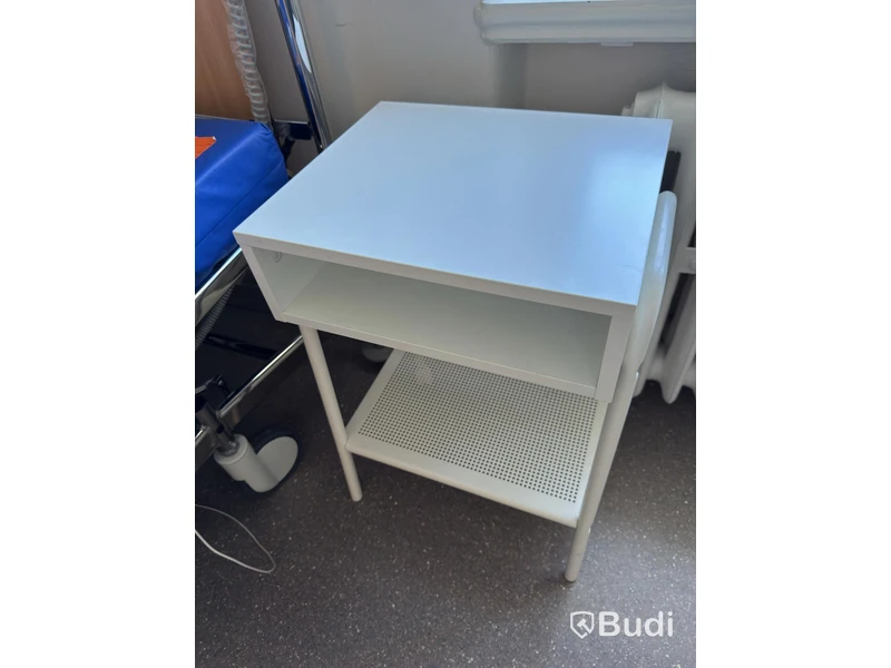 Sjukhussäng, elektrisk, ställbar inkl. sängbord Ikea