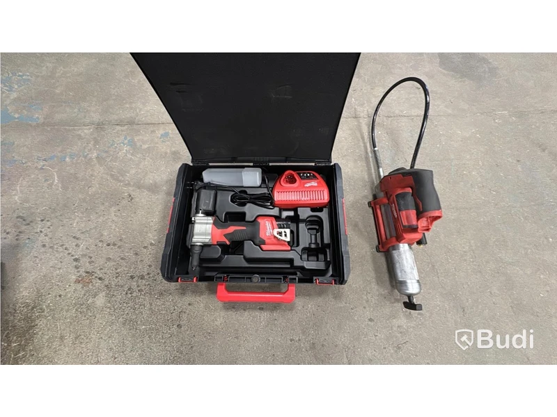 Grease Gun Milwaukee M12 GG and Rivet Gun Milwaukee M12 BPRT