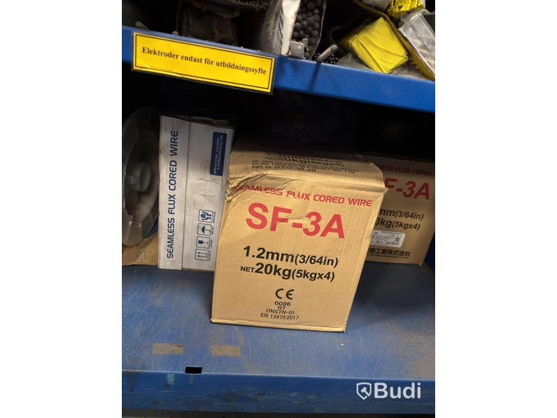 Verkstadsskåp med diverse tillbehör