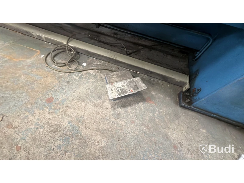 Hydraulic folding machine