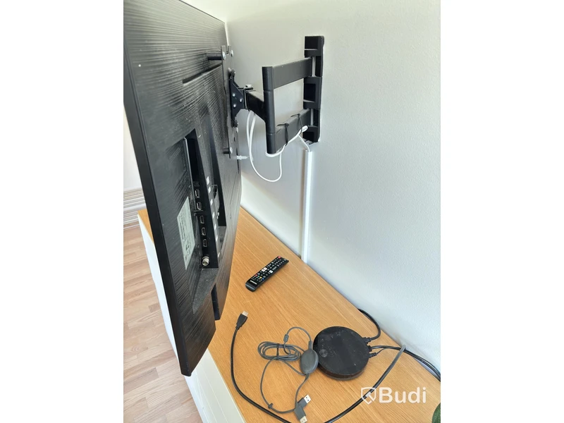 Contents of a fully furnished four-room apartment - see all images for complete contents