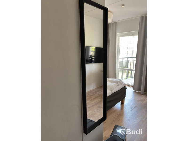 Contents of a fully furnished studio apartment - see all images for the complete contents