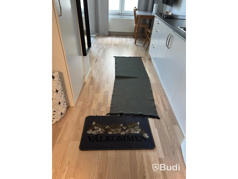 Contents of a fully furnished studio apartment - see all images for full contents