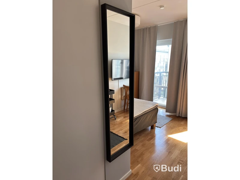 Contents of a fully furnished studio apartment - see all photos for full contents