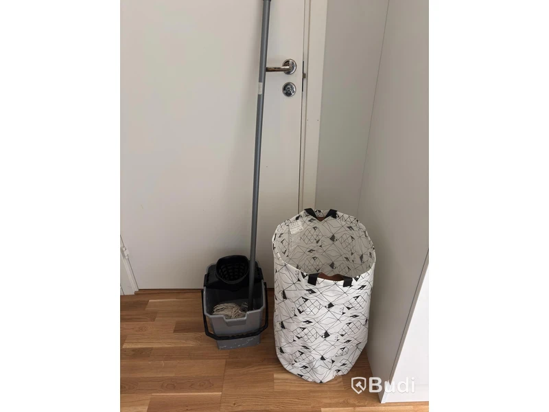 Contents of a fully furnished studio apartment - see all photos for full contents