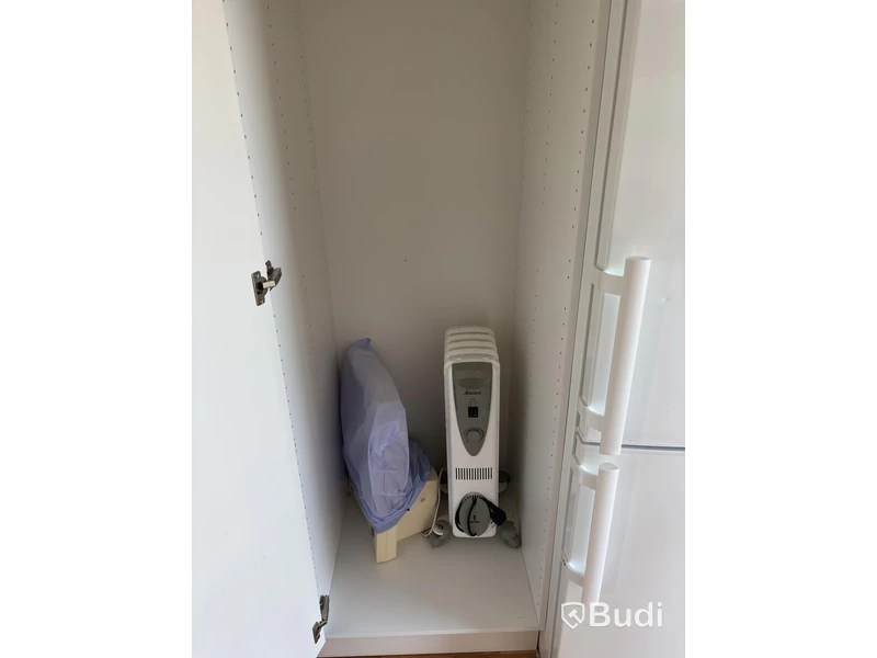 Contents from a fully furnished studio apartment - see all images for full contents