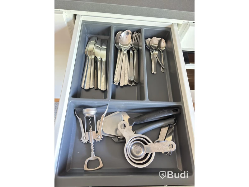 Contents of a fully furnished three-room apartment - see all images for the complete contents