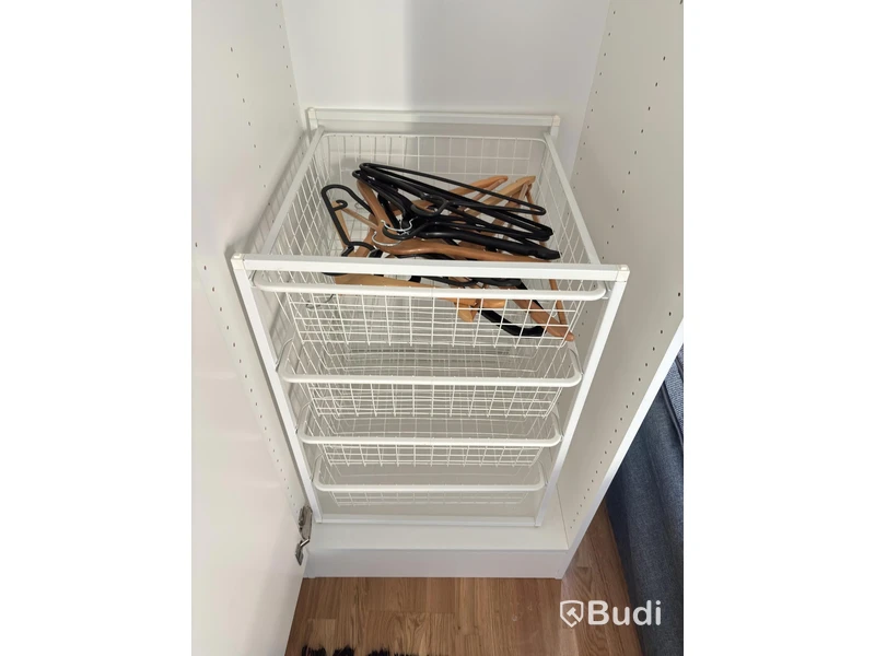 Contents of a fully furnished three-room apartment - see all images for the complete contents