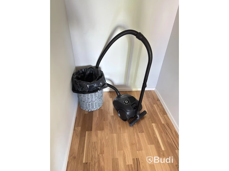 Contents of a fully furnished three-room apartment - see all images for the complete contents