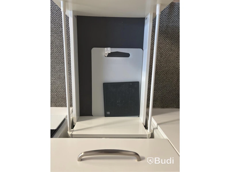 Contents of a fully furnished studio apartment - see all images for complete contents