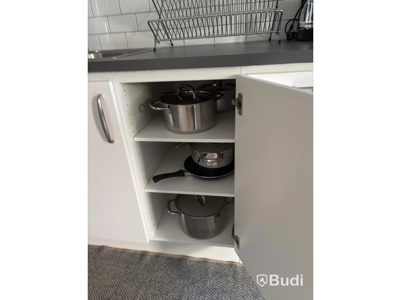 Contents of a fully furnished studio apartment - see all images for complete contents