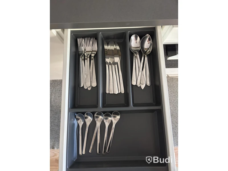 Contents of a fully furnished studio apartment - see all images for complete contents