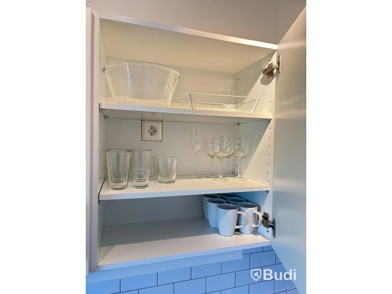 Contents of a fully furnished one-bedroom apartment - see all images for full contents