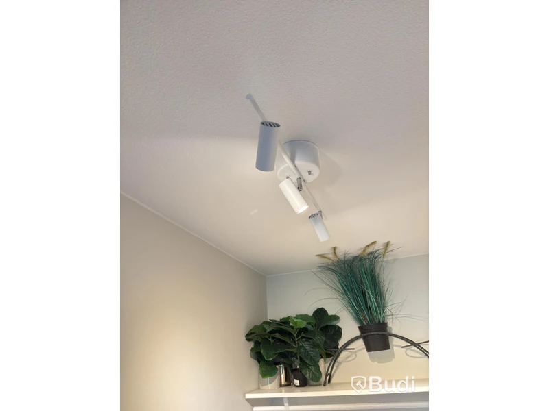 Contents of a fully furnished three-room apartment - see all images for complete contents