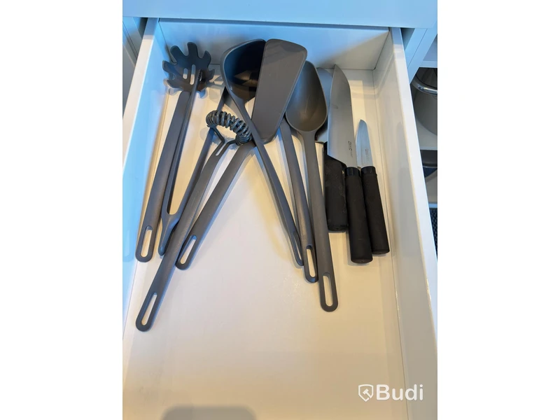 Contents of a fully furnished three-room apartment - see all images for complete contents