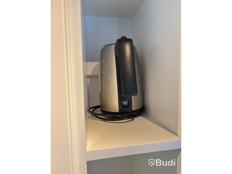 Contents of a fully furnished three-room apartment - see all images for complete contents