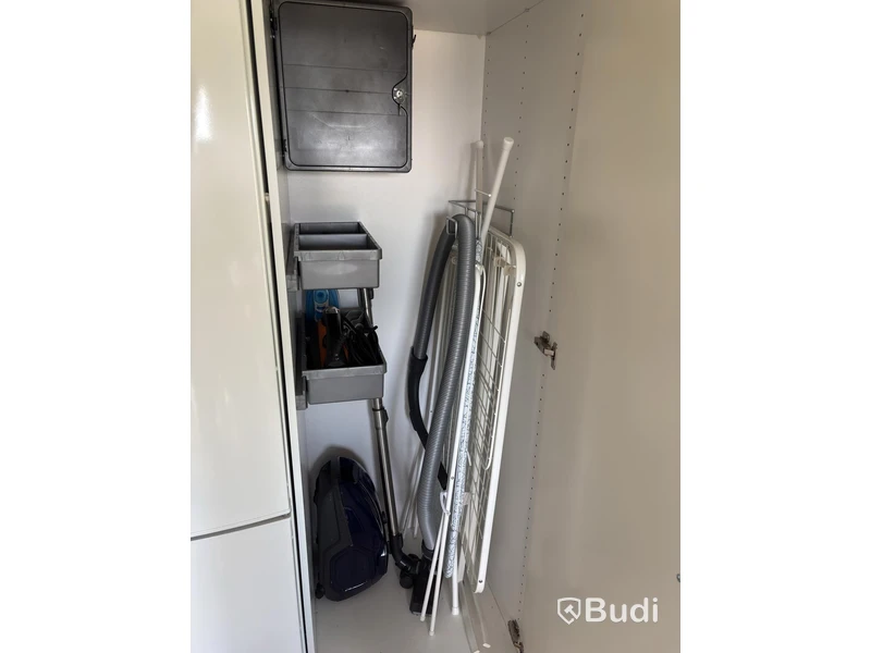 Contents from a fully furnished three-room apartment – see all photos for complete contents