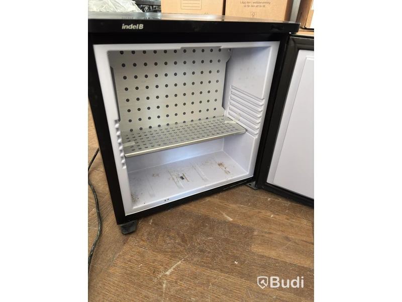 IndelB mini fridge