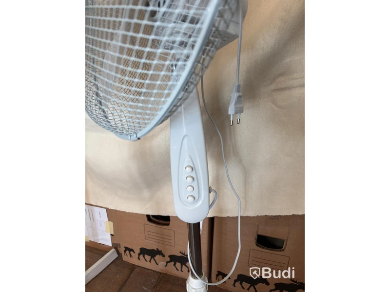 4 Floor Fans