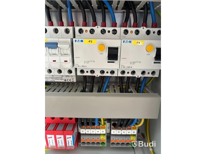 Laddbox Compleo Advanced Compact WM HC2, inkl. fördelningslåda med jordfelsbrytare och säkringar.