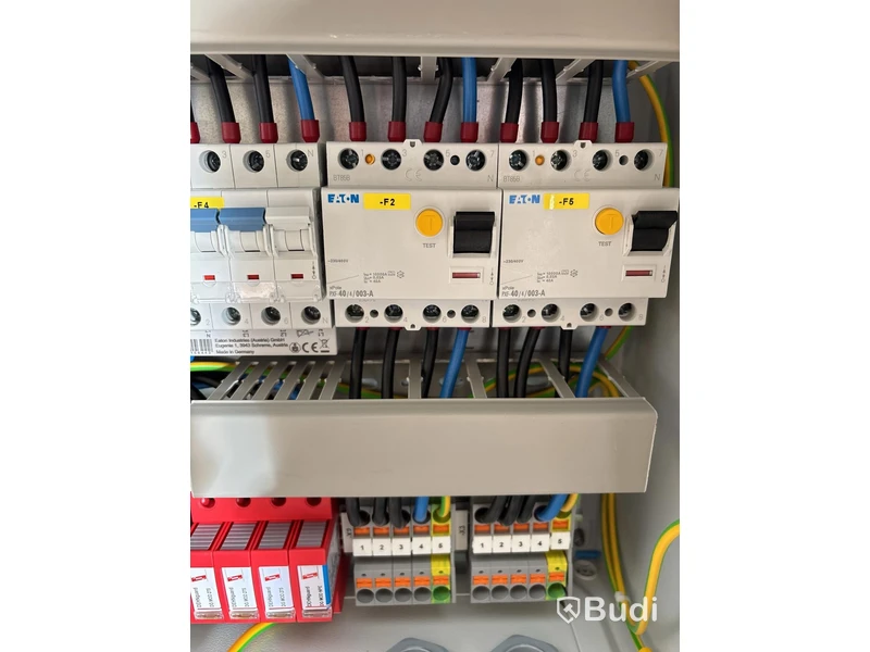 Wallbox Compleo Advanced Compact WM HC2, incl. distribution box with RCD and fuses.