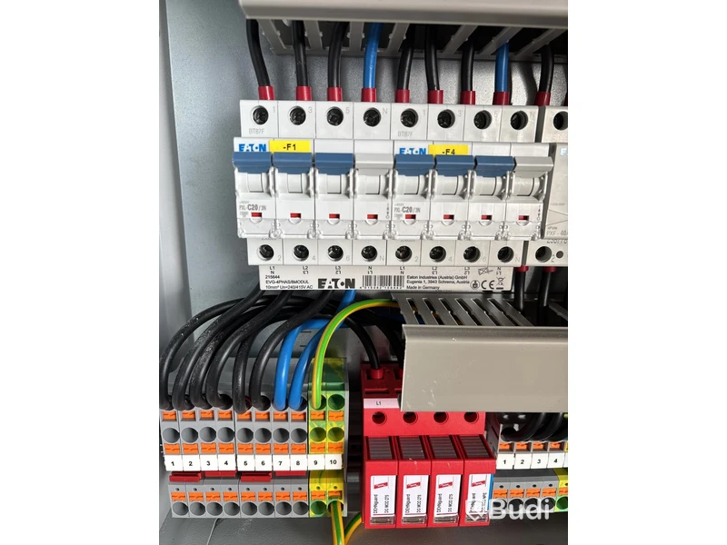 Laddbox Compleo Advanced Compact WM HC2, inkl. fördelningslåda med jordfelsbrytare och säkringar.