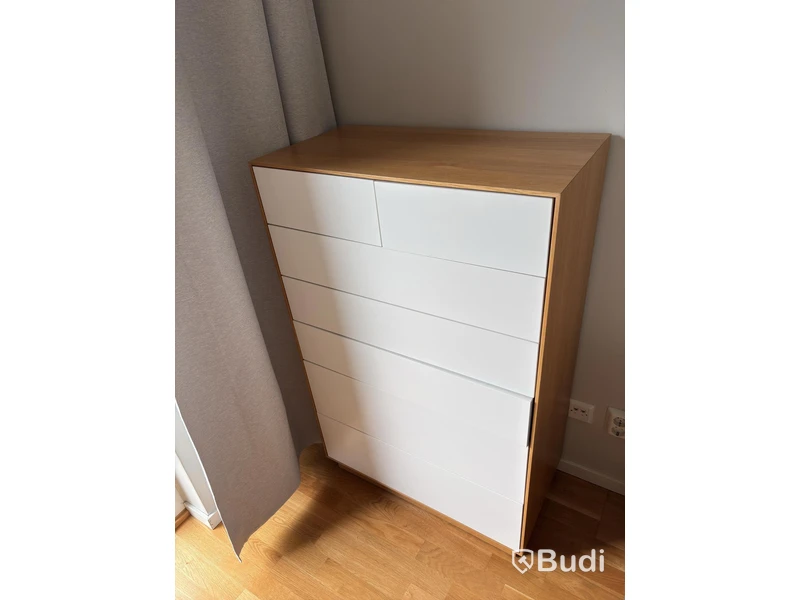 Inventarier till fullt möblerad enrummare - se alla bilder för komplett innehåll