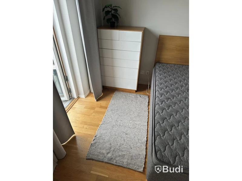 Inventarier till fullt möblerad enrummare - se alla bilder för komplett innehåll