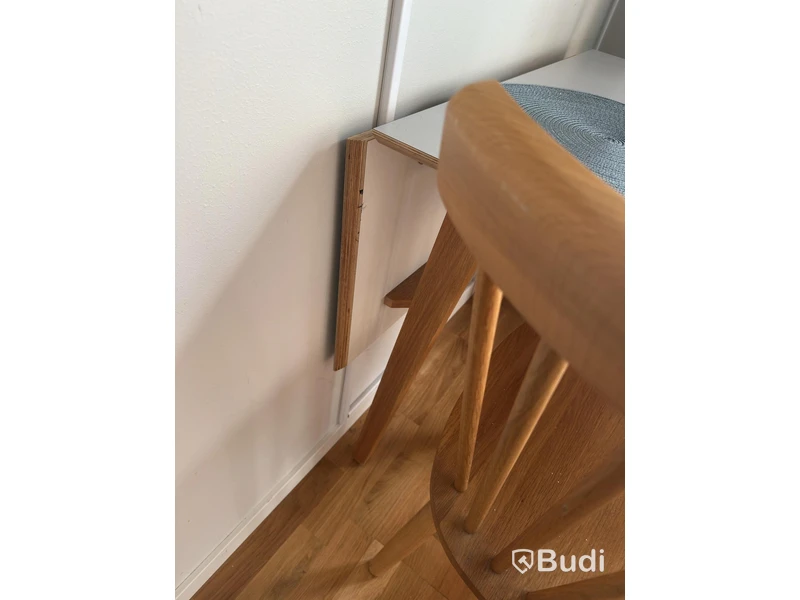 Inventarier till fullt möblerad enrummare - se alla bilder för komplett innehåll