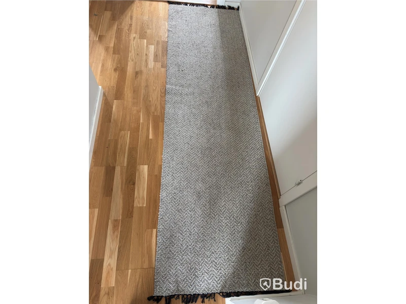 Contents of a fully furnished three-room apartment - see all images for complete contents