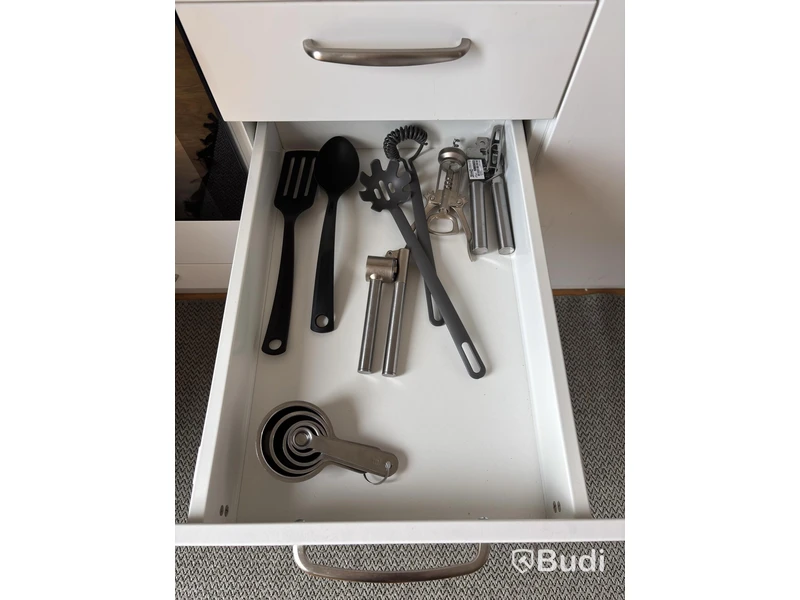 Contents of a fully furnished three-room apartment - see all images for complete contents