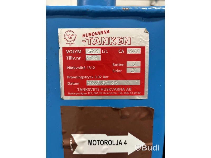 Oil tank