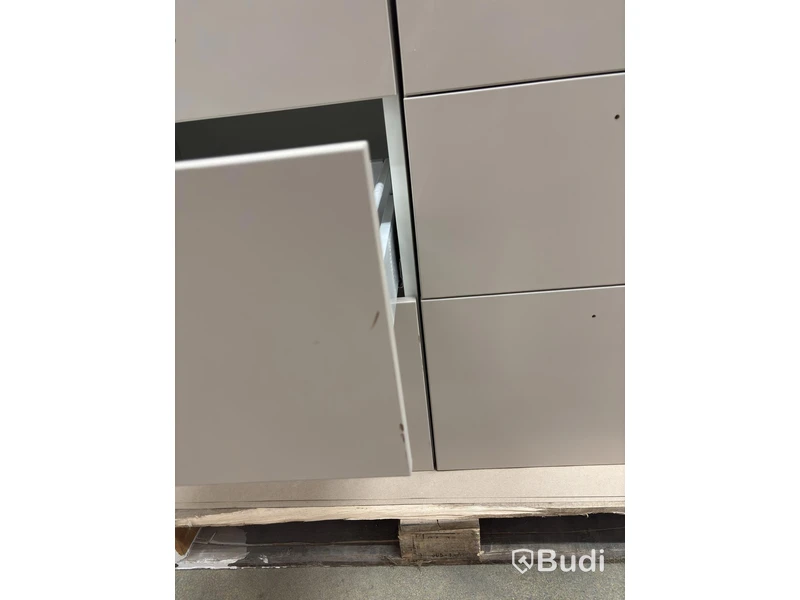 Kitchen cabinets & drawers
