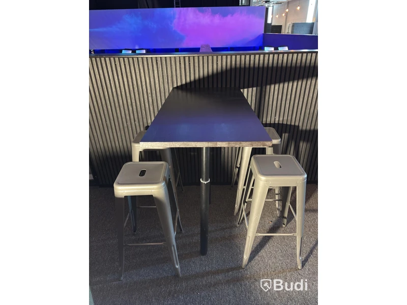 Table including 4 stools