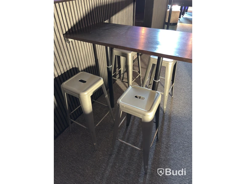 Table including 4 stools