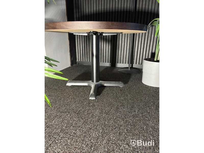 Soffbord inkl. 2 st. plastväxter och klädhängare