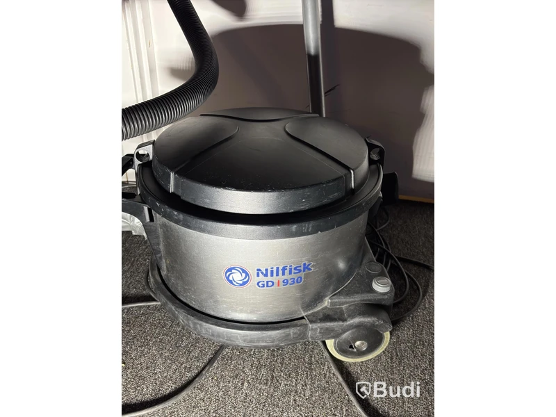 Nilfisk GD 930 vacuum cleaner