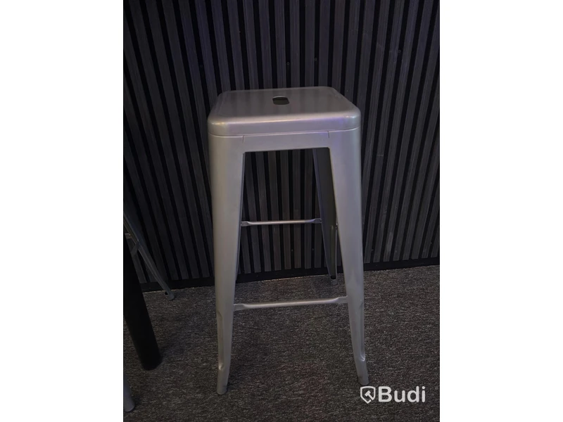 4 bar tables incl. 8 stools